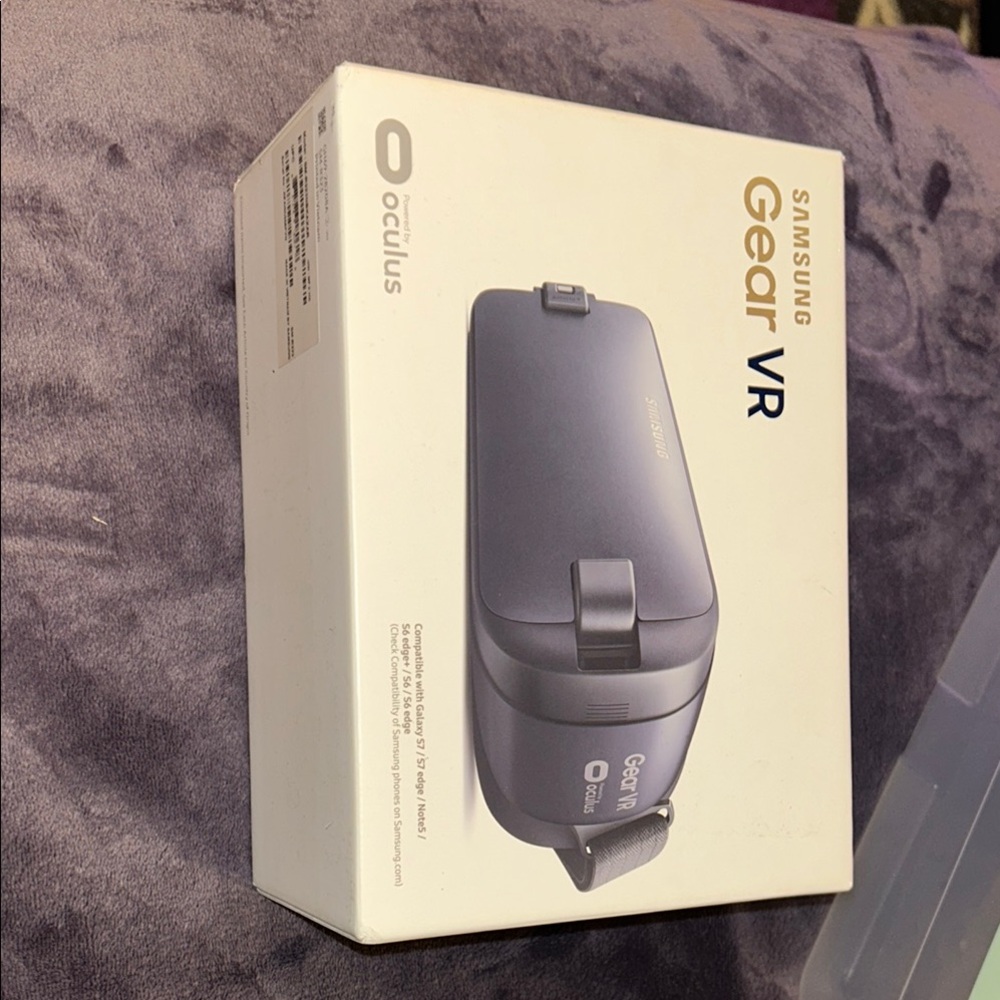 Samsung Black Smartphone VR Headset